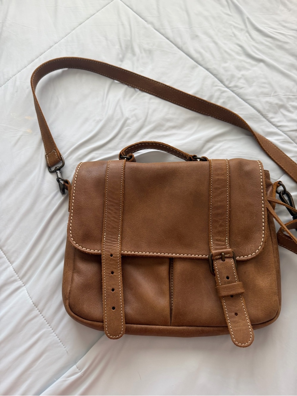 Roots Classic Brown Leather messenger